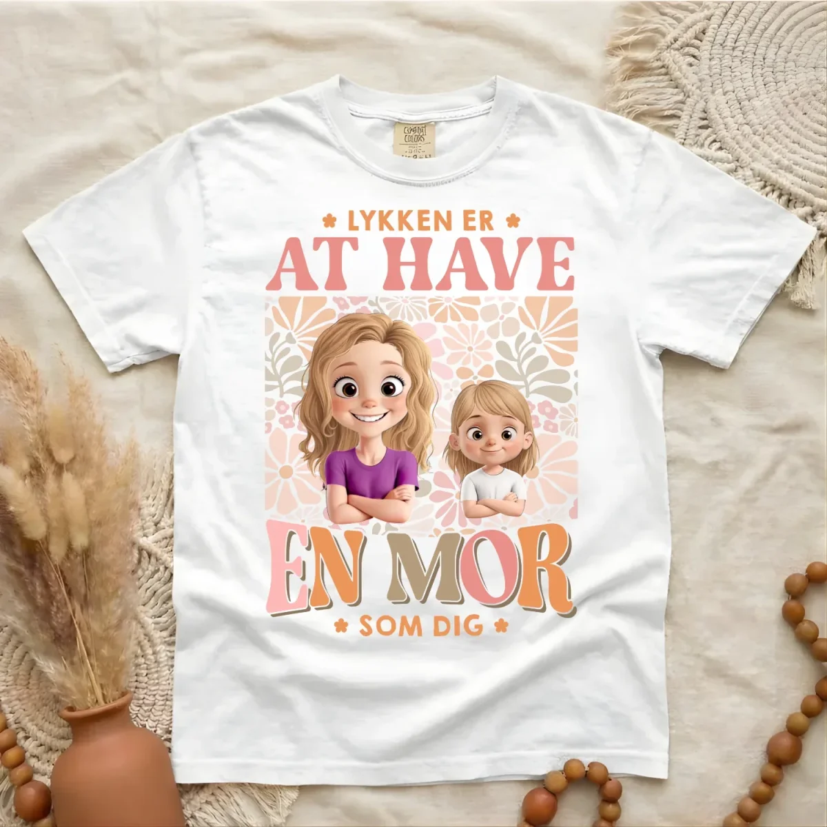 Personlig T-shirt med babyansigt og teksten “Lykken er at have en MOR
som dig"